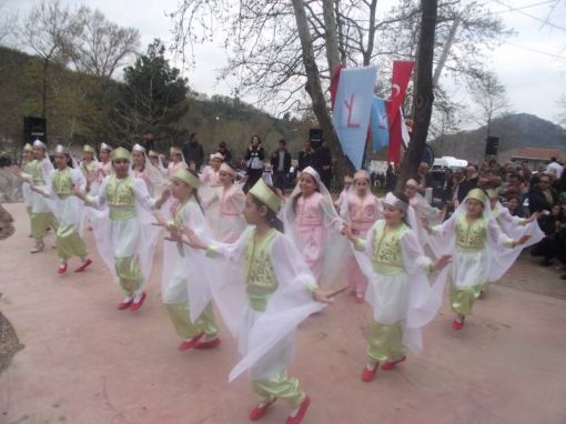  Derekızık - Kestel - Bursa ; Şölen Alanı ; Halk Oyunları - 24 Nisan 2010 Pazar 13;16