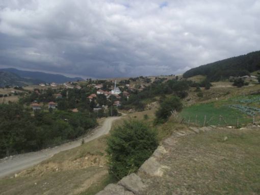 Küçük Kızık köyü / Dikmen-Sinop ; Hemen batısındaki Büyük Kızık yolundan çekilmiştir.